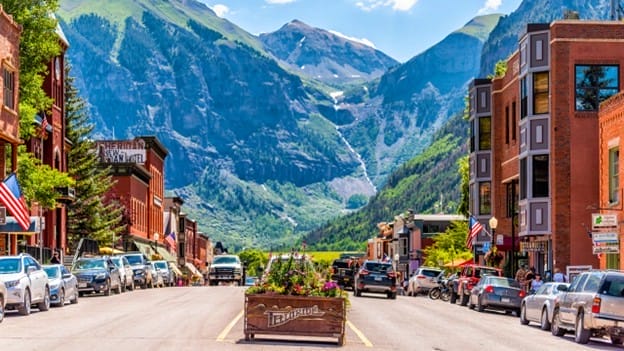 Why More Travellers Are Choosing Seasonal Living in Colorado