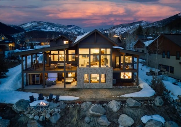 Luxury for Less: Why Midterm Rentals are Booming in Resort Towns